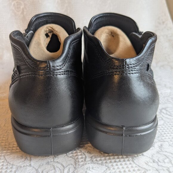 Ecco Soft 7 Black Smooth Leather Bootie Size 39 - Picture 6 of 15